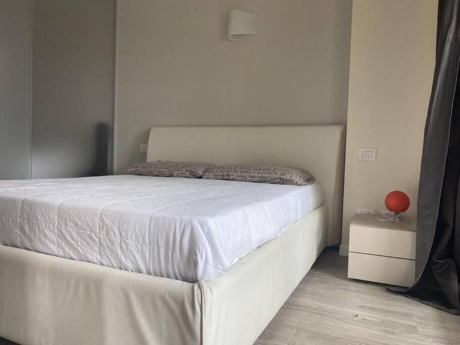 Appartamento Bersaglio Costa Volpino Exteriör bild